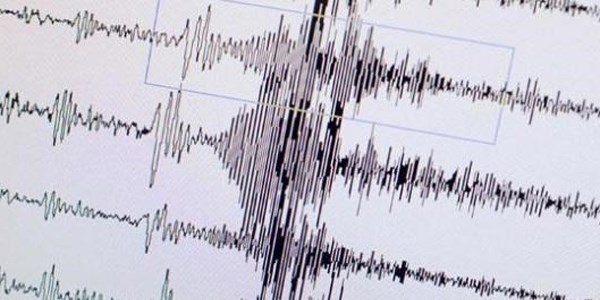 İzmir'de 4 büyüklüğünde deprem