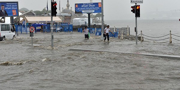 Üsküdar Meydanı yine sular altında