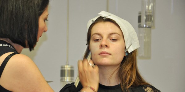 Minik dokunu�larla gelen gen�lik!