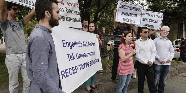 Engelli öğretmen adayları atama bekliyor