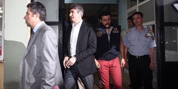 Eski Emniyet M�d�r�'ne kelep�eli g�zalt�/ Video