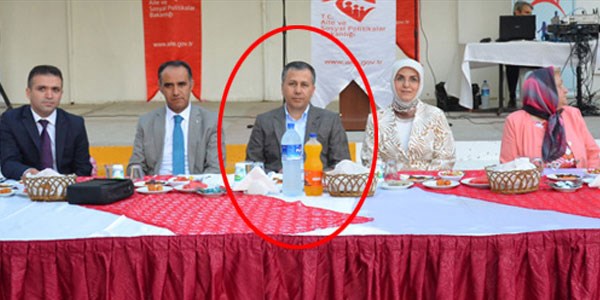Coca-Cola'yı 'Fanta' içerek protesto eden Vali