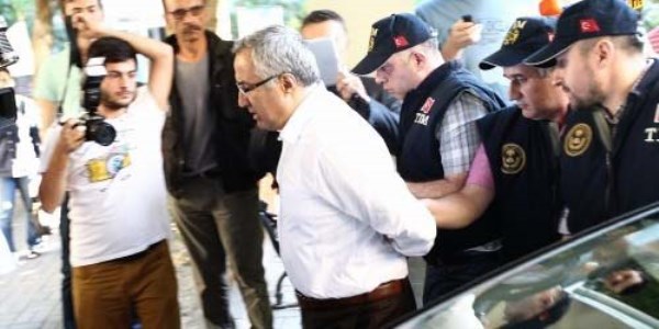 Yurt Atayün neden arkadan kelepçelendi?