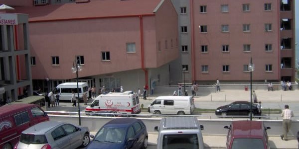 Hastene'de doktor, doktoru yaraladı