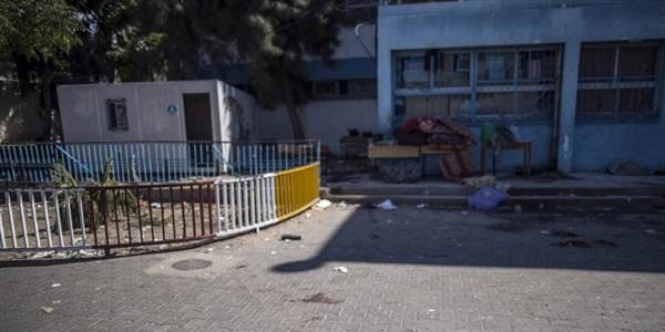 srail BM'nin Gazze'deki okulunu vurdu