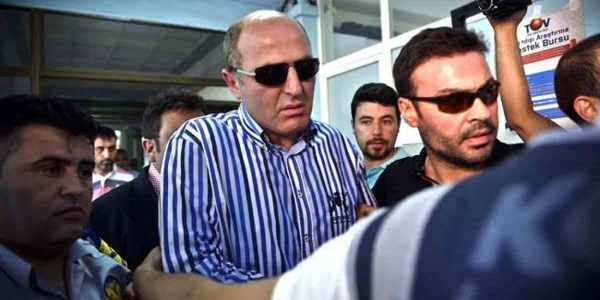 Yılmazer dahil 12 polis tutuklandı