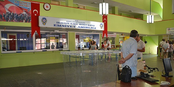 Gümrük kapılarında oy verme işlemi başladı