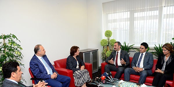 Siyasi partilerde bayramlaşma