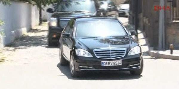 Yasak ba�lad�, Erdo�an sivil plakal� ara�la gitti