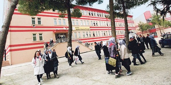 ��retmenler kolay s�n�f ge�meden �ikayetci!