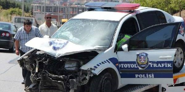 Trafik Kazası: 3'ü polis, 6 yaralı