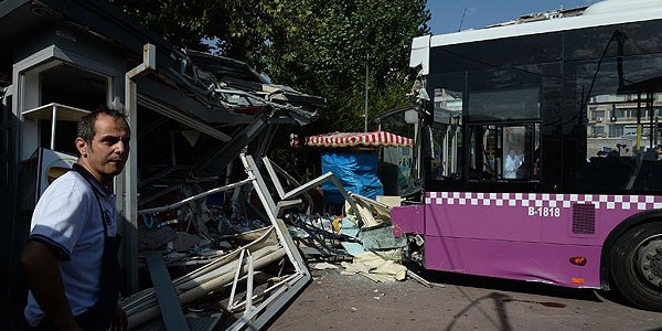 Kübra Dere'nin kopmak üzere olan bacağı dikildi