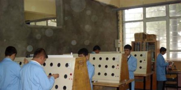 Meslek lisesine giren öğrenci bir yıl sonra tekrar okul arayacak