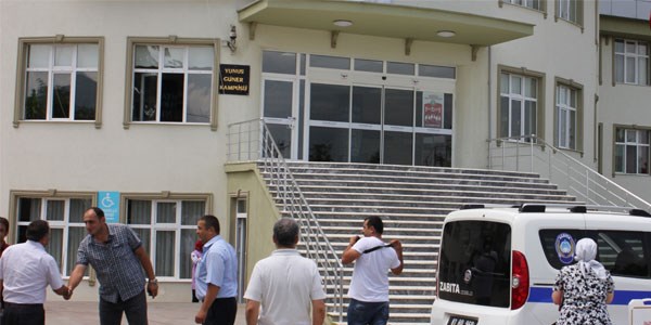 Özel okula ruhsata aykırı yapılaşma mührü