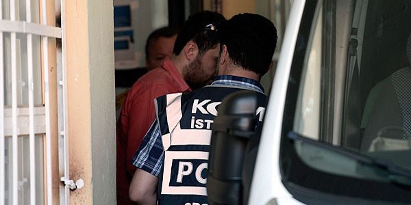 10 polise tutuklanma istemi
