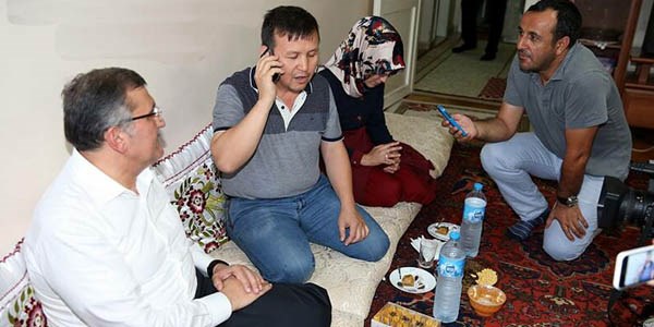 Başbakan araya girdi dargın baba-kız barıştı