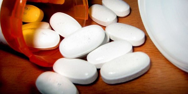 Ecza deposu sahibi öğretim üyesine suçlama