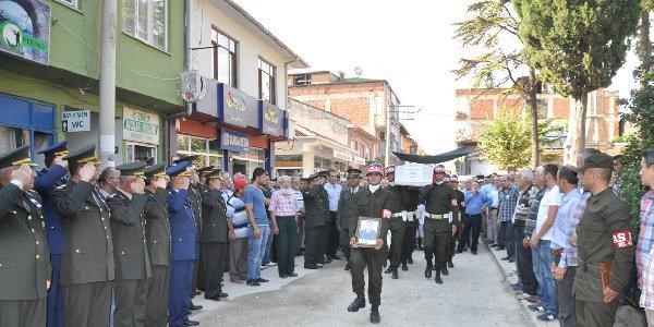 Kalp krizi geçiren albay yaşamını yitirdi