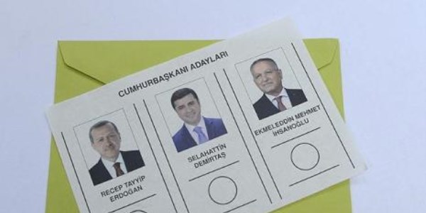 Oy pusulasının fotoğrafını çektileri iddiası
