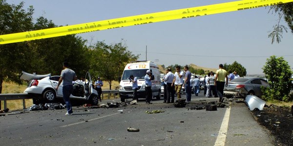 Diyarbakır'da trafik kazasında 3 polisin hayatını kaybetmesi