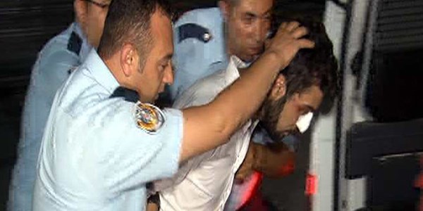 Alkollü sürücü tartıştığı polisi bıçakladı