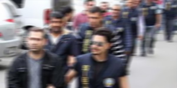 Paralel yapı soruşturmasında 1 polis daha teslim oldu