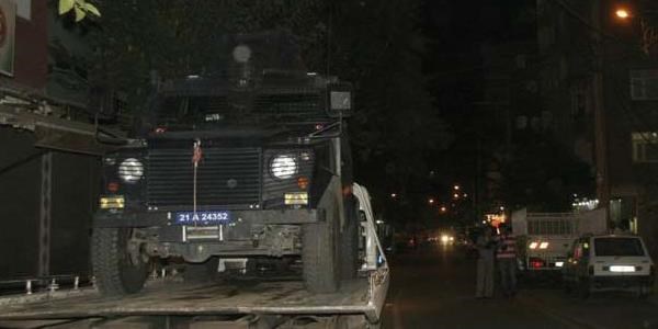 Zırhlı polis aracına bombalı saldırı