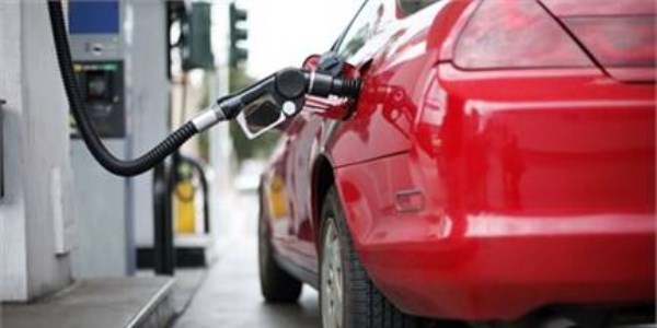 Benzin vergisiz de Avrupa'dan pahal
