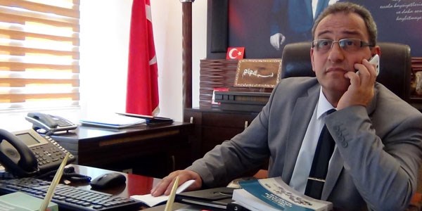 1 günlüğüne başkan oldu, ilçe karıştı