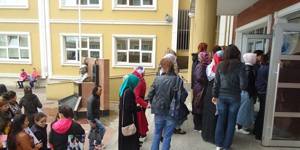 A��k��retim ortaokulu kay�tlar� ba�lad�