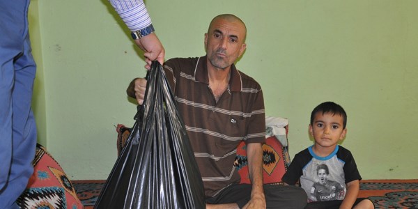 Pınar öğretmen maaşını Yezidilere bağışladı