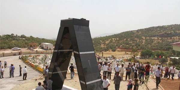 PKK'lının heykeline basan askere soruşturma!
