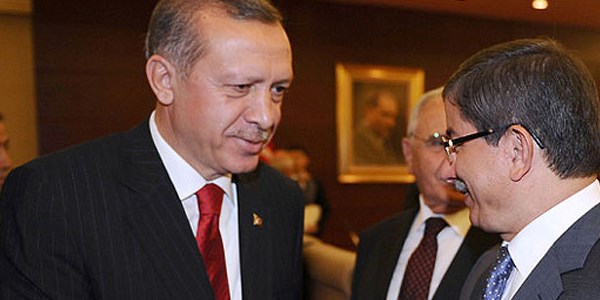 Erdoan ve Davutolu ayn gn domu