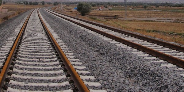 Demiryolu i��ilerine silahl� sald�r�