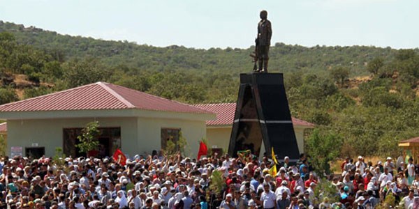 PKK: O heykel oraya nasıl dikildi bilmiyoruz