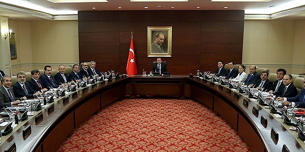 Tüm bakanlar istifalarını sundu