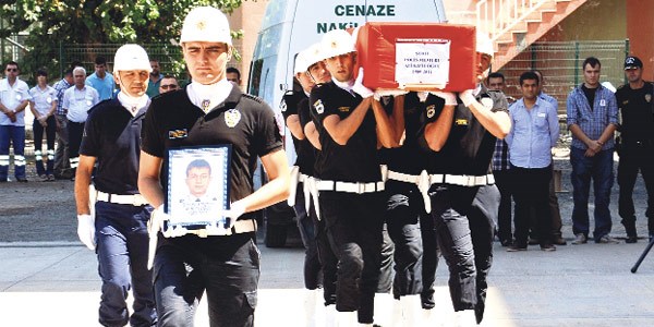 Polisi �ehit eden tabancada b�y�k tesed�f