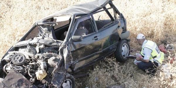 Polis ve oğlu trafik kazasında hayatını kaybetti