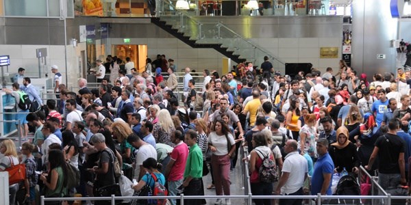 Havalimanında 'okul' yoğunluğu