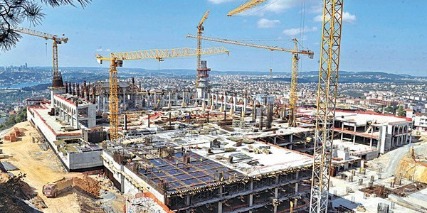'Çamlıca Camisi' projesinde minareler göründü