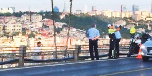 Selfie çeken polis hakkında soruşturma