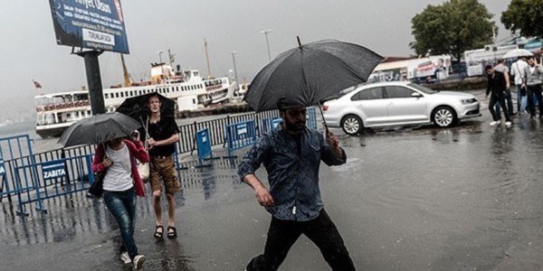 İstanbul'a hortum ve fırtına uyarısı!