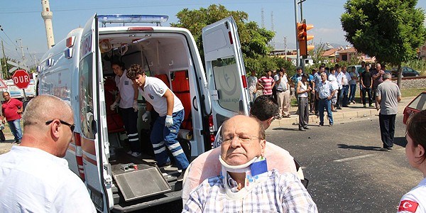 CHP'li Efeler Belediye Bakan kazada yaraland