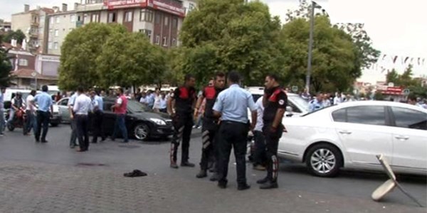 Polisi yaralayan 2 ki�i g�zalt�nda