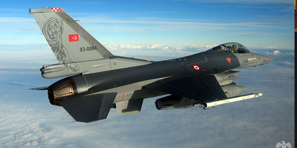 Diyarbakr'da F-16 dt: Pilotlar kurtuldu