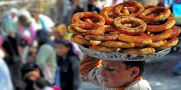 Ba��rarak simit satmak yasakland�