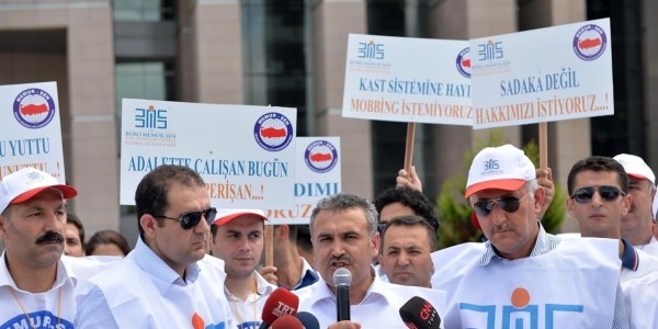 Adliye önünde 'terazili' eylem