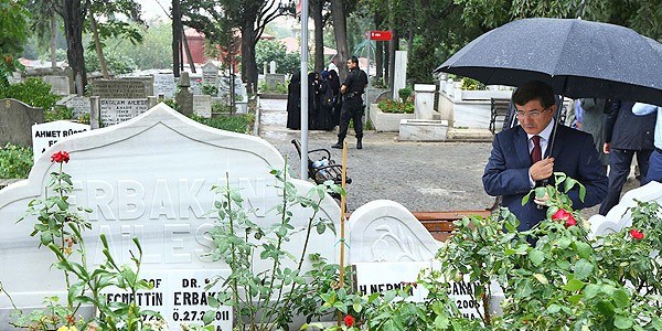 Davutolu, Menderes, zal ve Erbakan'n mezarn ziyaret etti