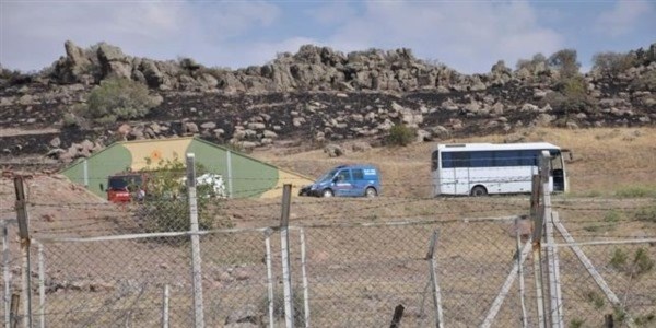 25 askere mezar olan cephanelik taşınıyor