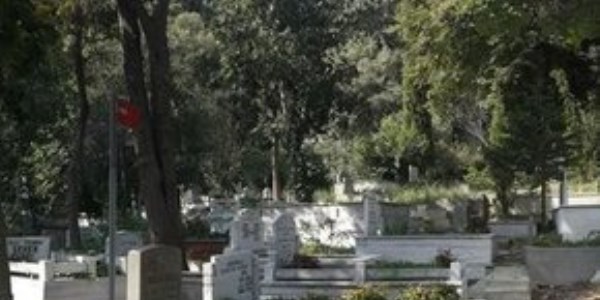�stanbul A�iyan'da 9 metrekarelik mezar 450 bin lira